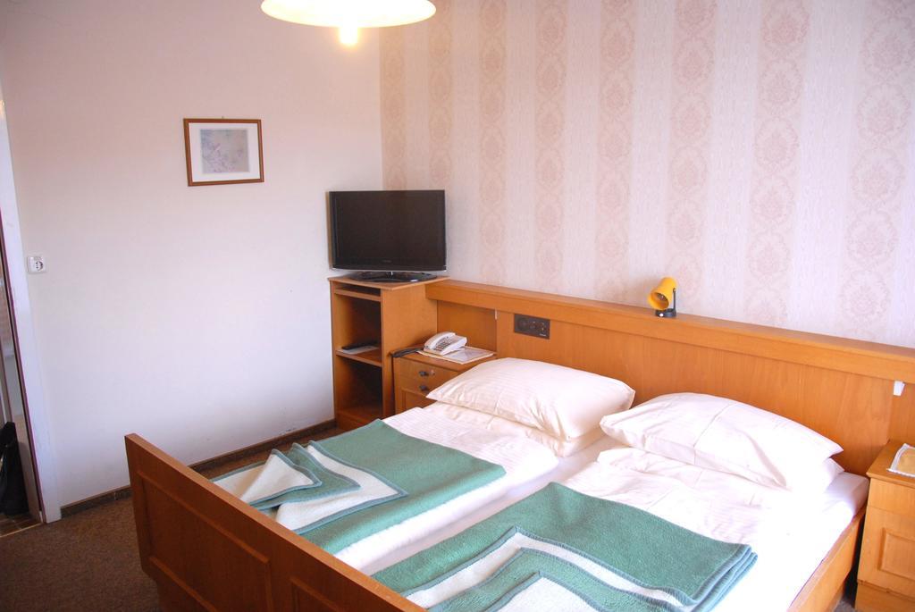 Fruehstueckspension Wiesenhaus Miesenbach  Номер фото