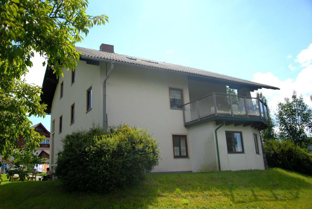 Fruehstueckspension Wiesenhaus Miesenbach  Екстер'єр фото
